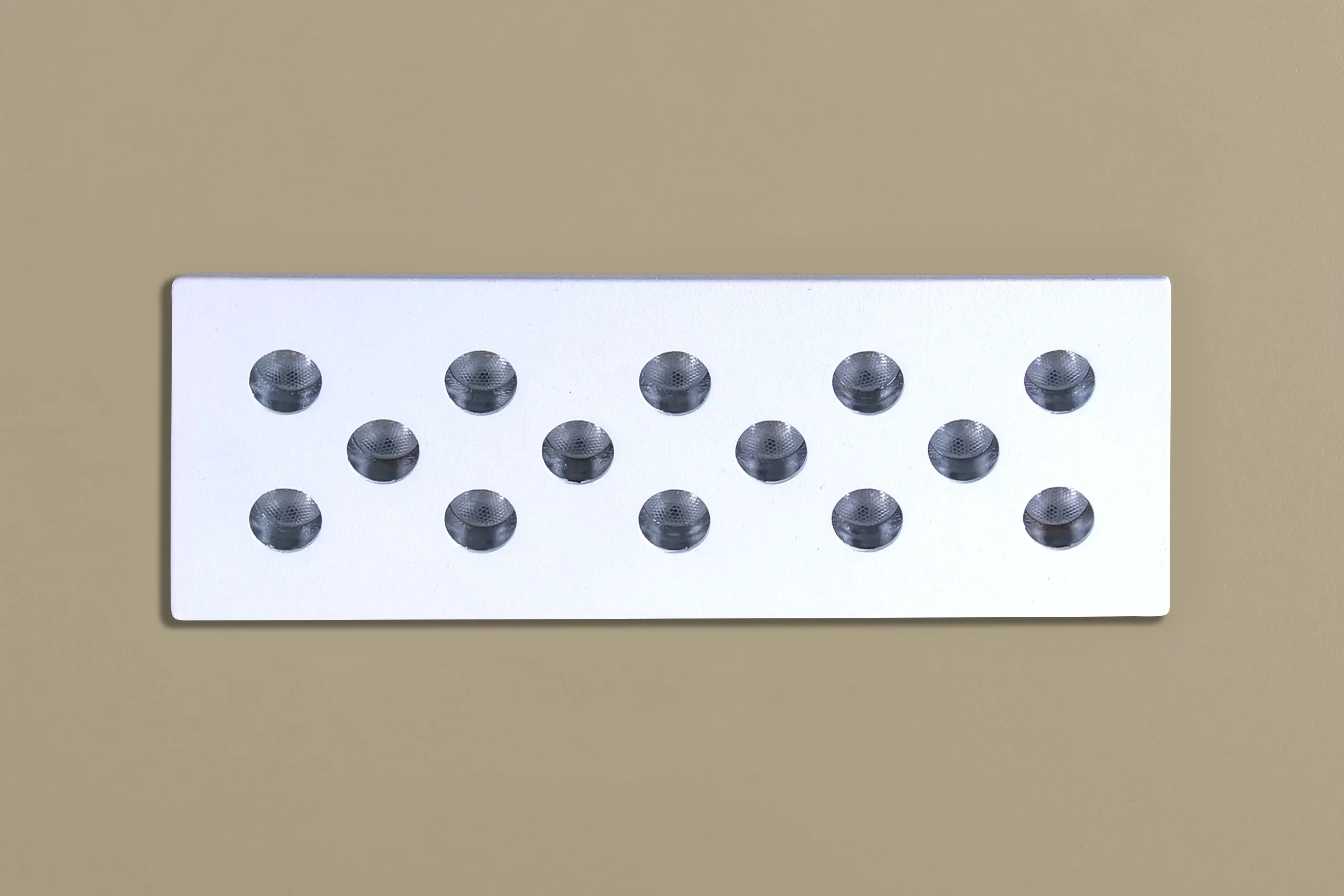 1-markaled-product-led-lighting-for-jewellery-sparkled-recta-14-g